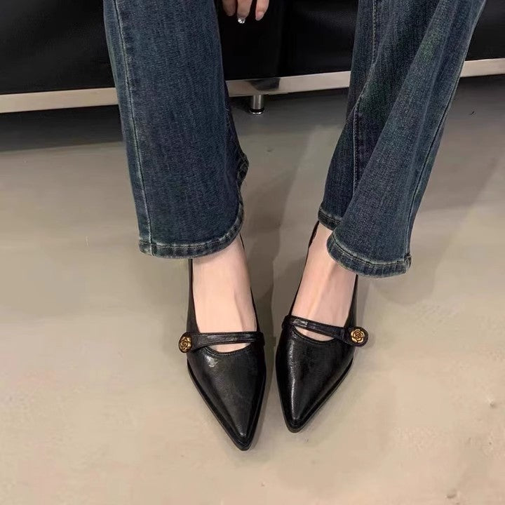 Damen Elegante Pumps mit modernem Riemen und stilvollem Akzent EB