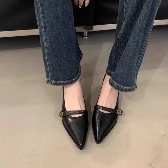Damen Elegante Pumps mit modernem Riemen und stilvollem Akzent EB