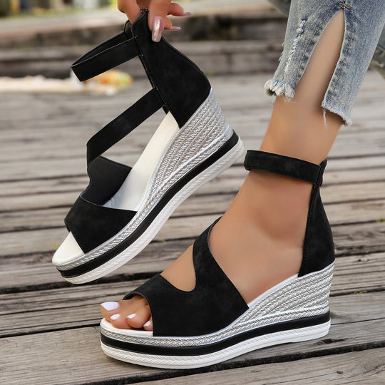 Damen Wedge-Sandalen mit modischem Schnitt und glänzender Oberflächenstruktur EB