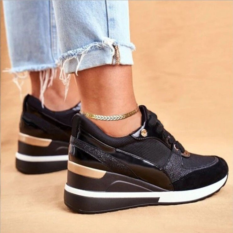 Damen nan Keil-Sneaker mit innenliegender Keilsohle und Materialmix EB