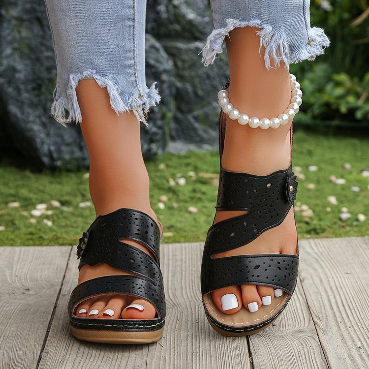 Damen Bequeme Sommer-Pantoletten mit eleganter Perforation EB