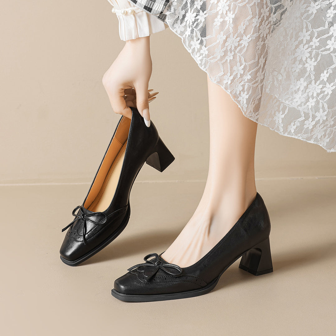 Damen elegante Pumps mit modischer Schleife und klassischer Perforation EB