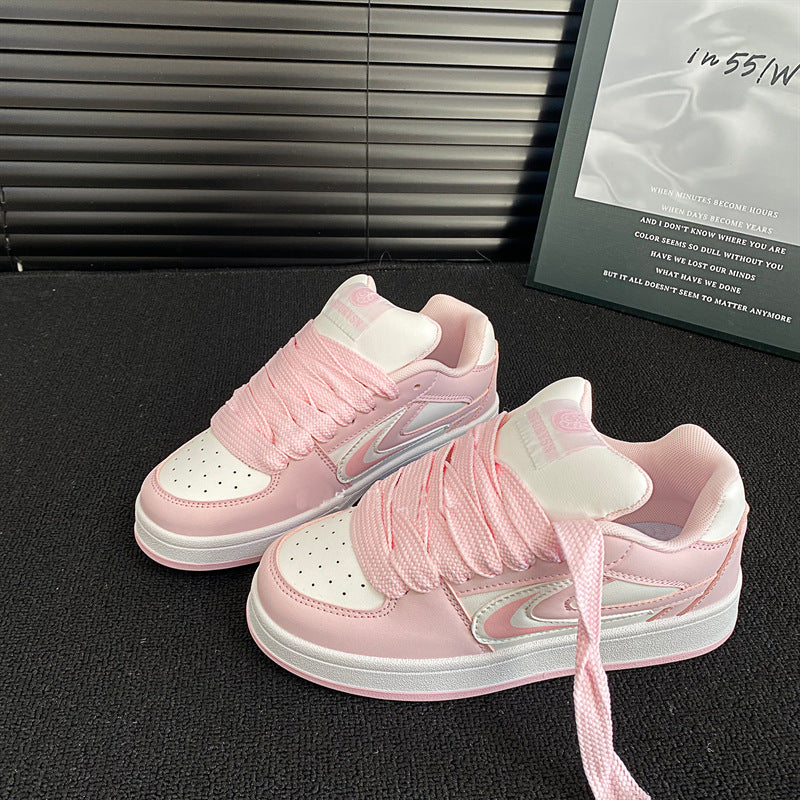 Damen Sneakers im trendigen Design mit dicker Laufsohle und aufregenden Schnürdetails EB