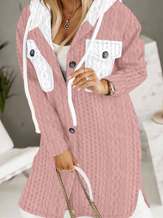 Damen Longline-Strickmantel mit Kapuze, Zierknöpfen und Kontrasttaschen EB