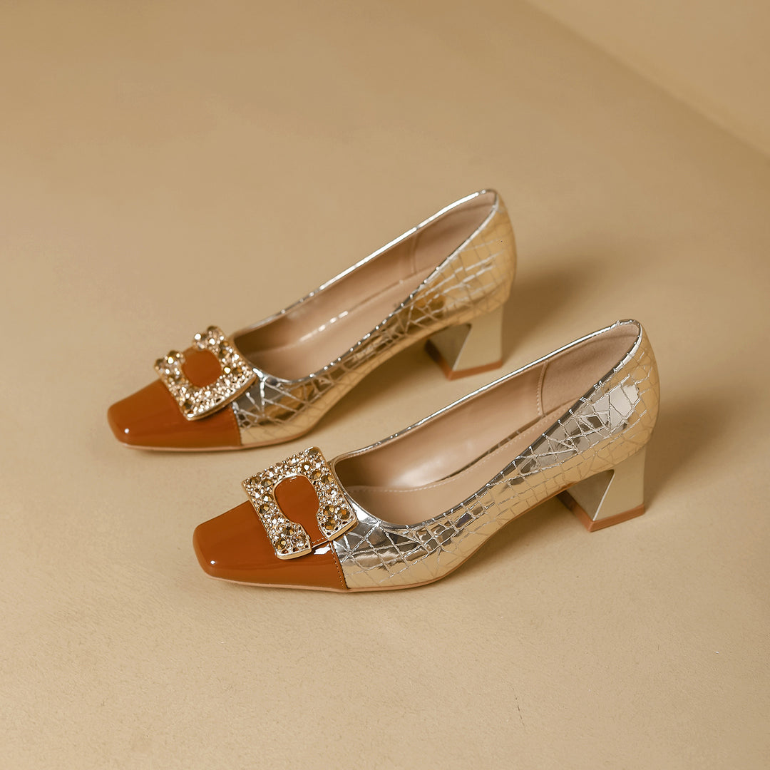 Damen elegante Pumps mit funkelndem Schmuckdetail und Absatz EB