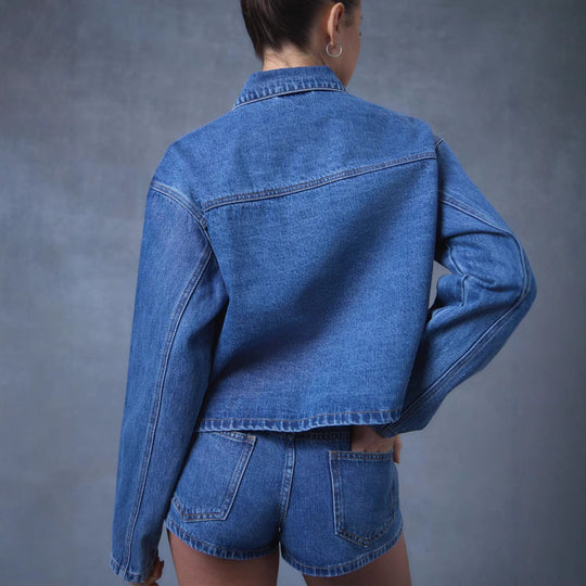 Damen nan kurze Denimjacke mit dekorativen Knotenverschlüssen, kastiger Silhouette und Hemdkragen EB