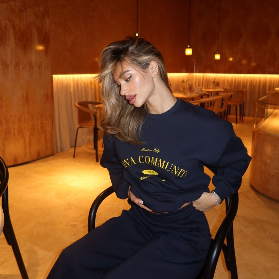 Damen weiches Oversize-College-Sweatshirt und hochgeschnittene weite Jogginghose EB