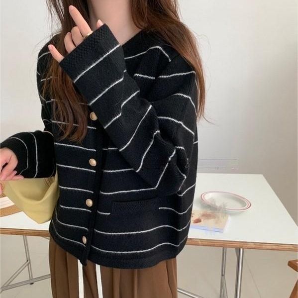 Damen gemütlicher Cardigan mit feinen Streifen und praktischen Taschen EB