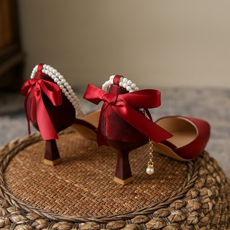 Damen elegante Pumps mit funkelndem Perlenakzent EB
