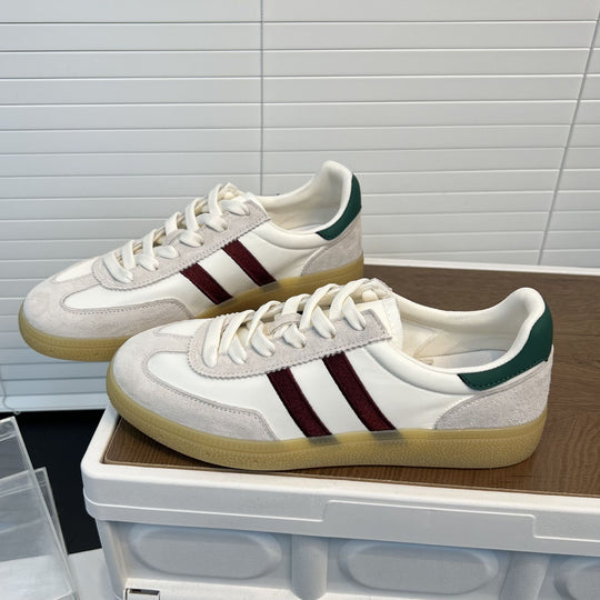 Damen Retro-Inspirierte Sneakers mit modischem Veloursleder und sportlichen Akzenten EB