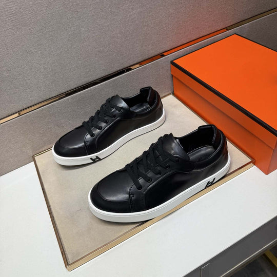 Damen sportliche Sneakers aus edlem Kunstleder mit rutschfester Sohle EB