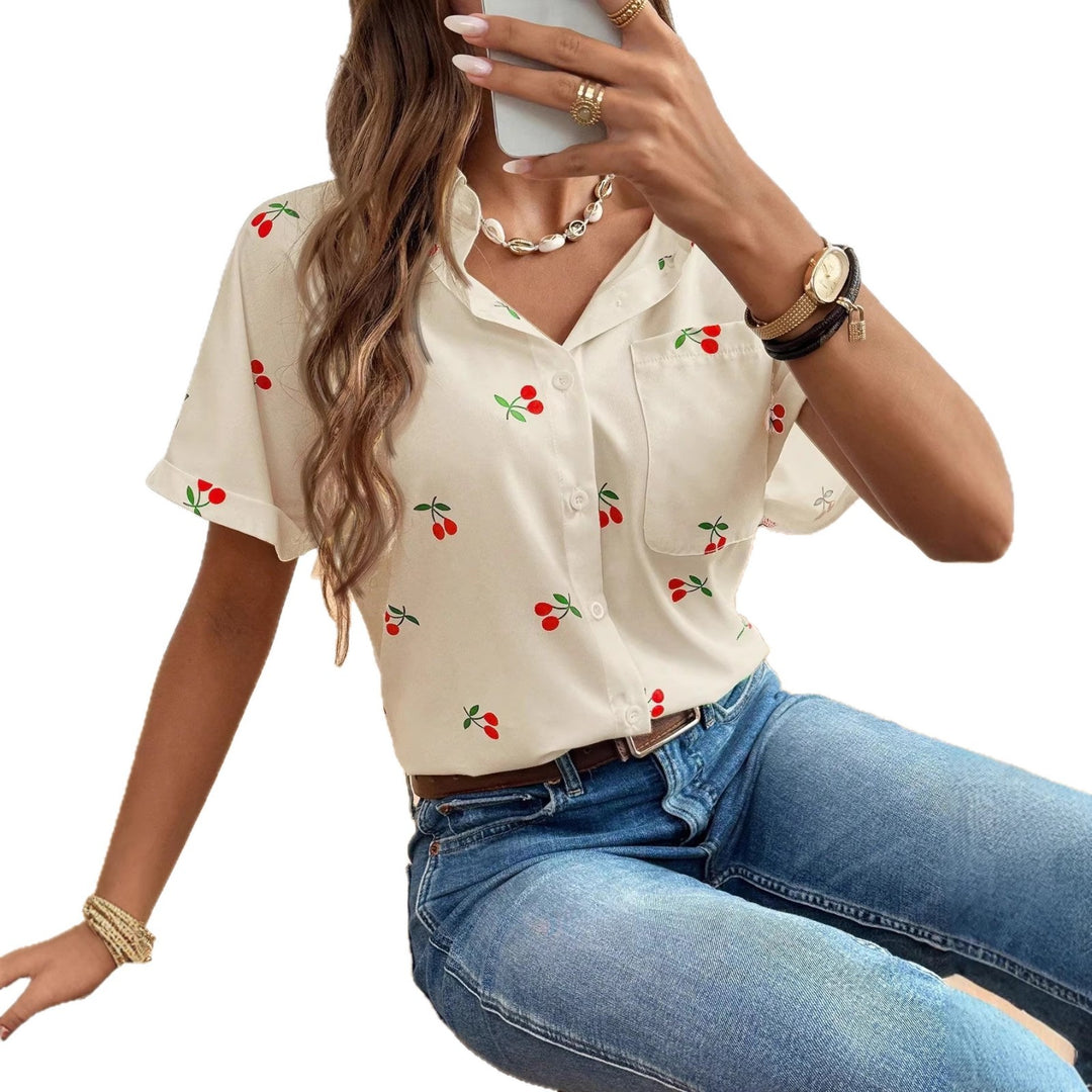 Damen Bluse mit frischem Kirschmuster und lässigem Schnitt EB
