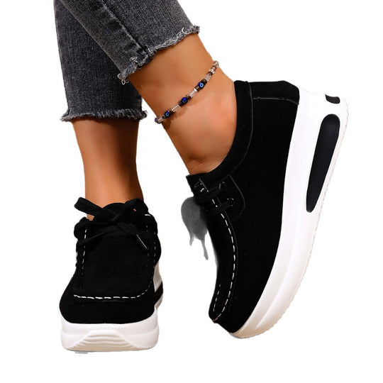 Damen Sneakers mit luxuriösem Wildleder und dezenter Plateau-Sohle EB