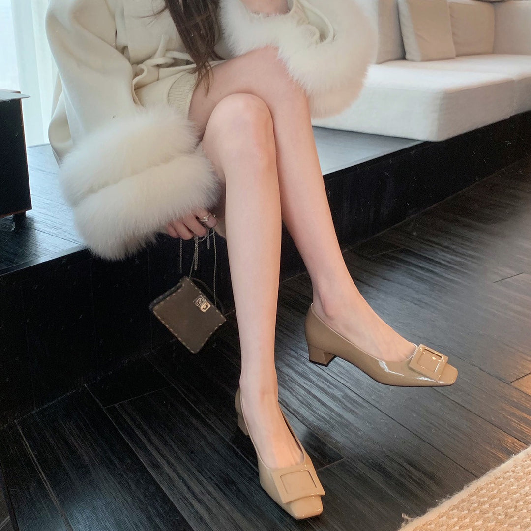 Damen Elegante Plateau-Pumps mit glänzender Lack-Oberfläche und Schmuckakzent EB