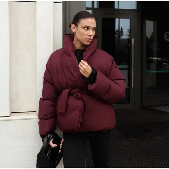 Damen Praktische und modische Daunenjacke mit Gürtel EB