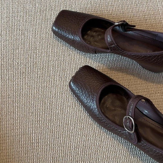 Damen Ballerinas mit einzigartigem Quadratzehen-Design und verstellbarem Riemen EB