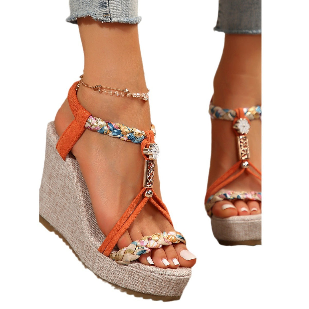 Damen Wedge-Sandalen mit geflochtenem Riemen und elegantem Schmuckdetail EB