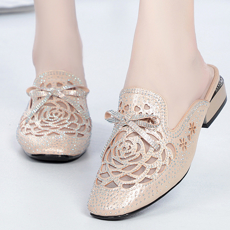 Damen Mules mit funkelndem Strassbesatz und elegantem Spitzenmuster EB