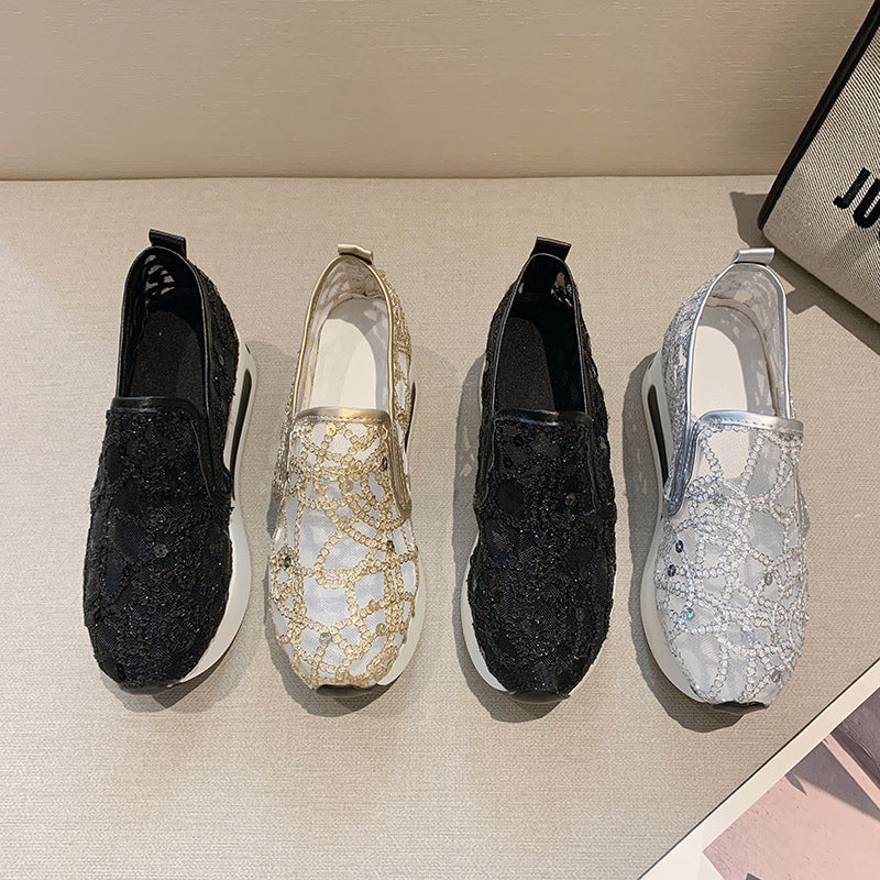 Damen Elegante Keil-Slipper mit transparentem Mesh, Paillettenstickerei und dämpfender Plateau-Sohle EB