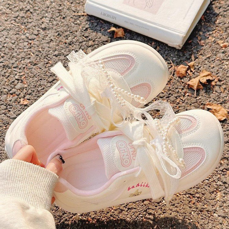 Damen Sportliche Sneaker mit modischem Spitzenelement und atmungsaktiver Oberfläche EB