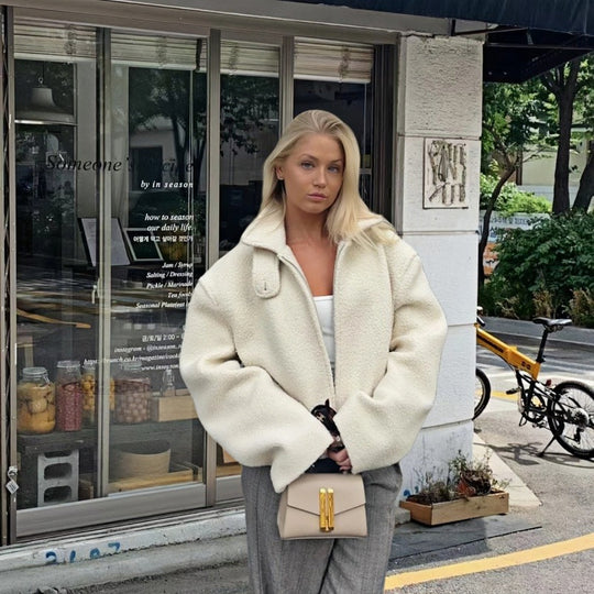 Damen kuschelige und stylische Kurzjacke EB