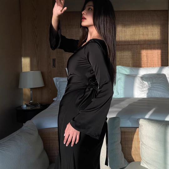 Damen Elegantes Maxikleid mit großzügigen Volantärmeln und tailliertem Schnitt EB
