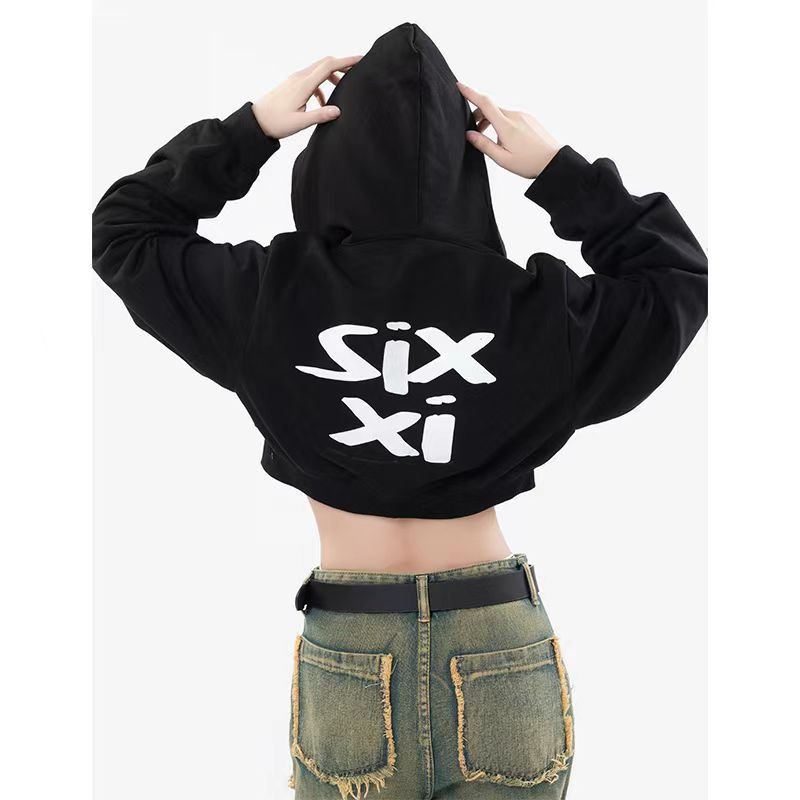 Damen nan cropped Kapuzenpullover im Streetwear-Style mit auffälligem Rückenprint und geripptem Saum EB