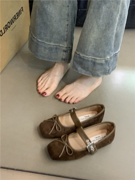 Damen Ballerinas aus weichem Wildleder mit verstellbarem Riemen und dekorativer Schleife EB
