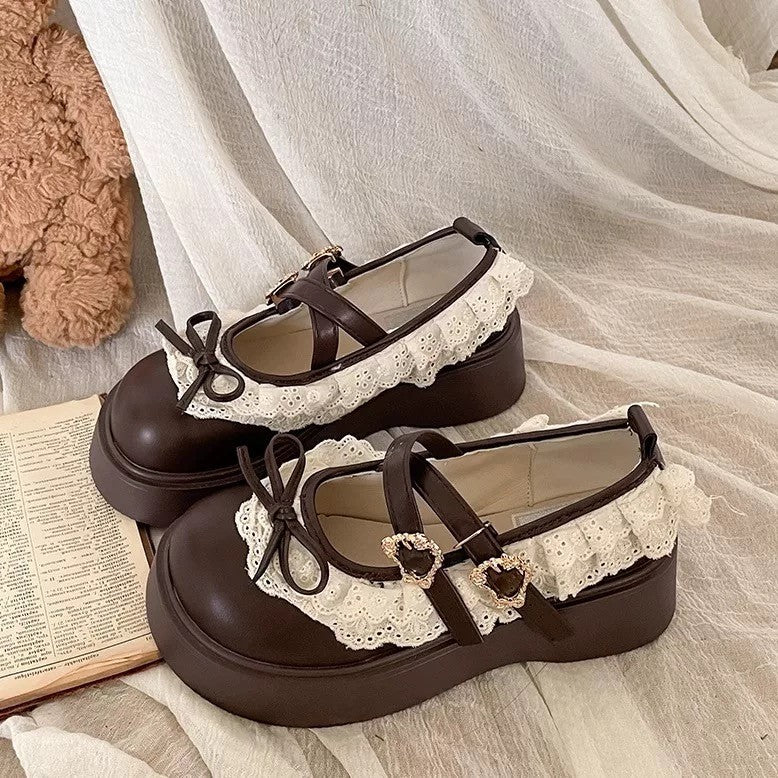 Damen Komfortable Plateau-Sandalen mit zarter Rüschendekoration und goldenen Schnallen EB