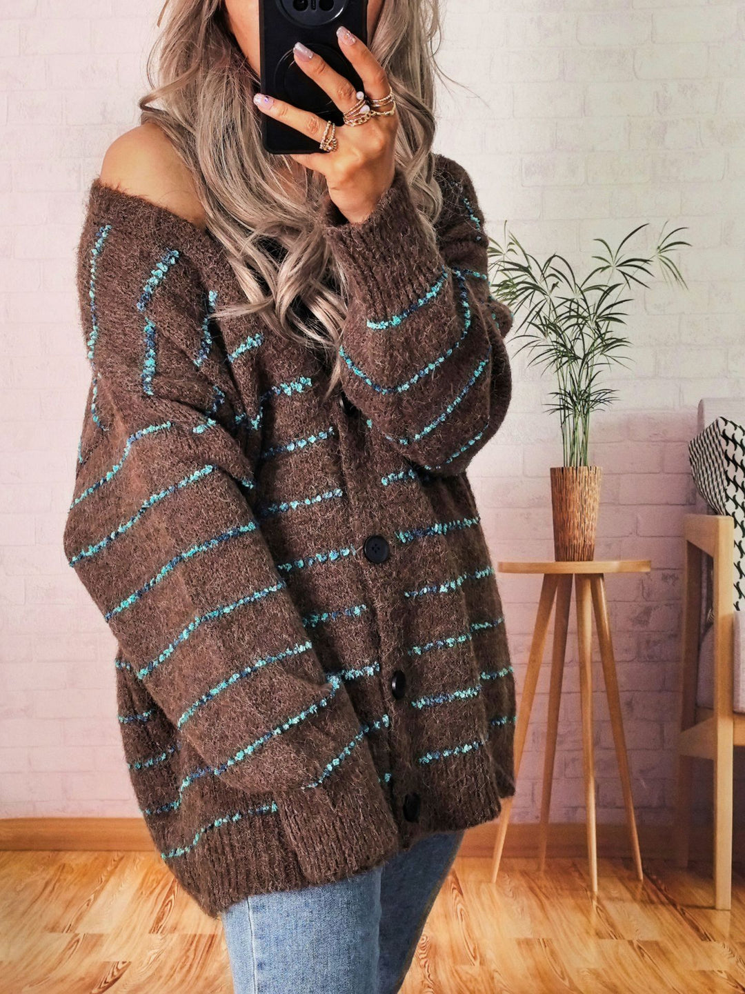 Damen Grobstrickjacke mit modischen Kontraststreifen und eleganten Knopfdetails EB