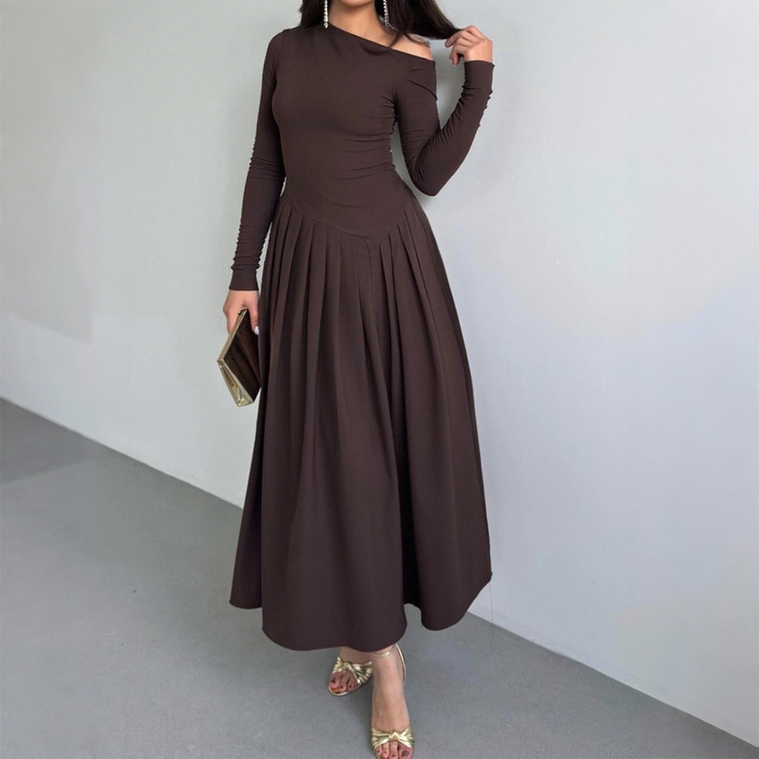 Damen nan asymmetrisches Maxikleid mit plissiertem Rock und figurbetontem Oberteil EB