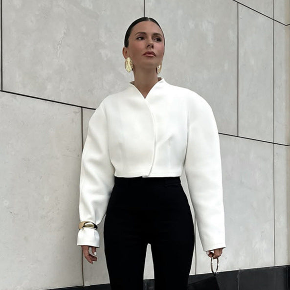 Damen Modische kurze Jacke mit voluminösen Ärmeln und hochgeschichtetem Kragen EB