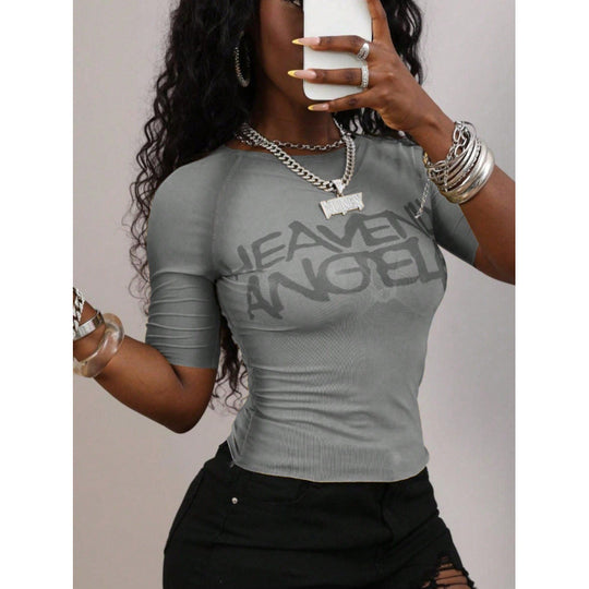 Damen figurbetontes T-Shirt mit urbanem Schriftzug und modischem Schnitt EB