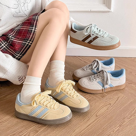 Damen Sportliche Sneakers aus weichem Wildleder mit atmungsaktiven Einsätzen EB