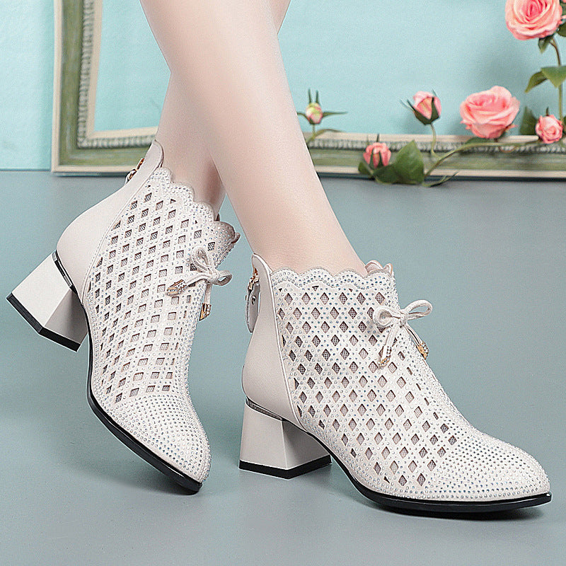 Damen Elegante Stiefeletten mit luftiger Netzstruktur und funkelnden Schmuckdetails EB