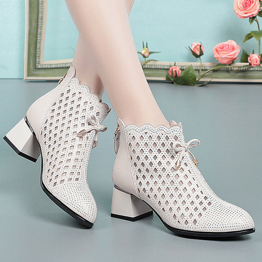 Damen Elegante Stiefeletten mit luftiger Netzstruktur und funkelnden Schmuckdetails EB