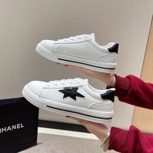 Damen Sneaker mit auffälligem Stern-Design EB
