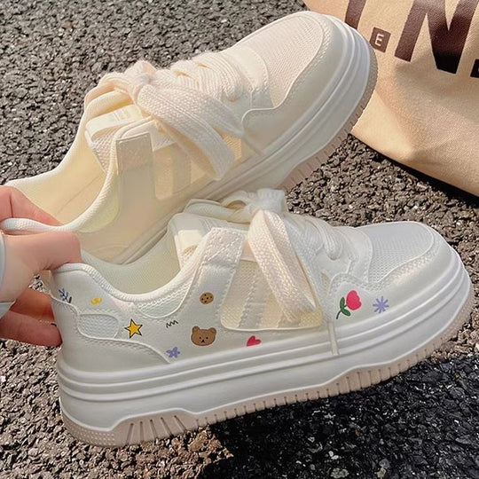 Damen Sneakers mit verspielten Applikationen und weichem Fußbett EB
