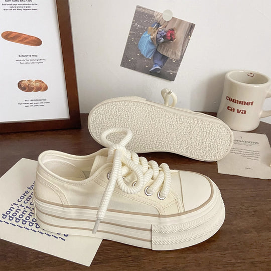 Damen Plateau-Sneaker mit modischem Obermaterial und stylischer Schnürung EB