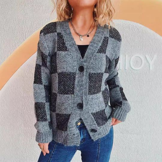 Damen lässige Strickjacke mit modernem Karomuster und hochwertigen Knopfdetails EB