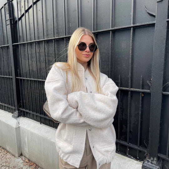 Damen Oversized Strickjacke aus weichem Teddystoff mit Stehkragen und seitlichen Taschen EB