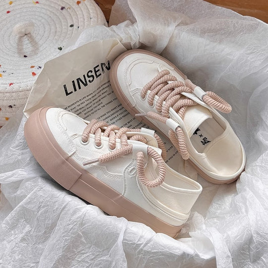 Damen Sneakers mit innovativen, strukturierten Schnürsenkeln EB