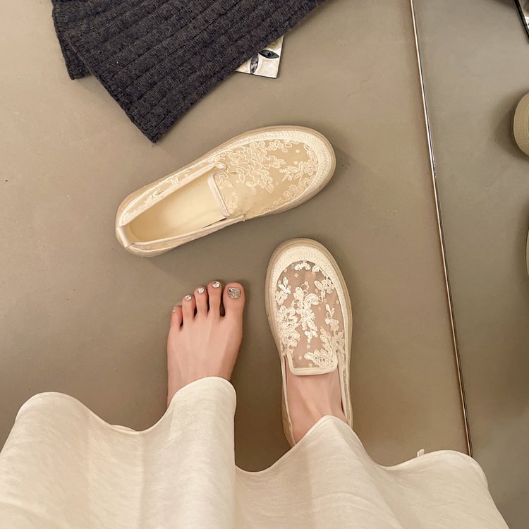Damen Slip-On Sneakers mit floralem Stickdesign EB