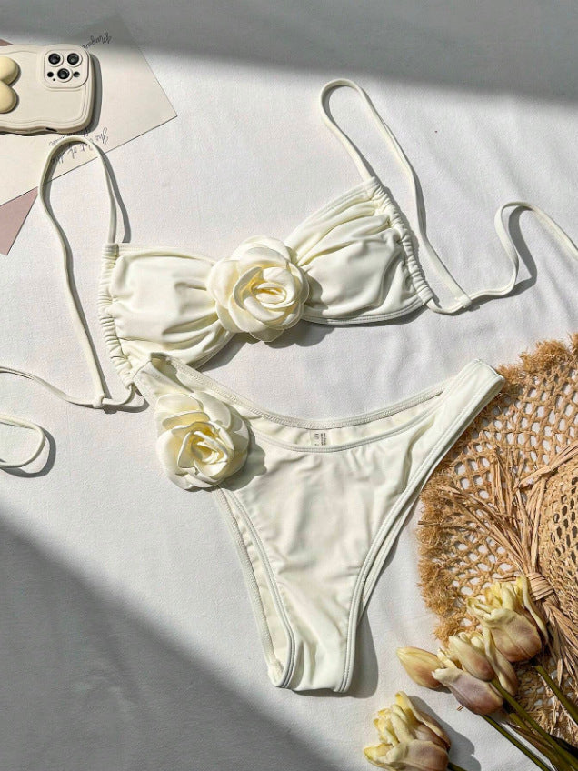 Damen Bikini mit dekorativen Blumenakzenten und modischem Schnitt EB