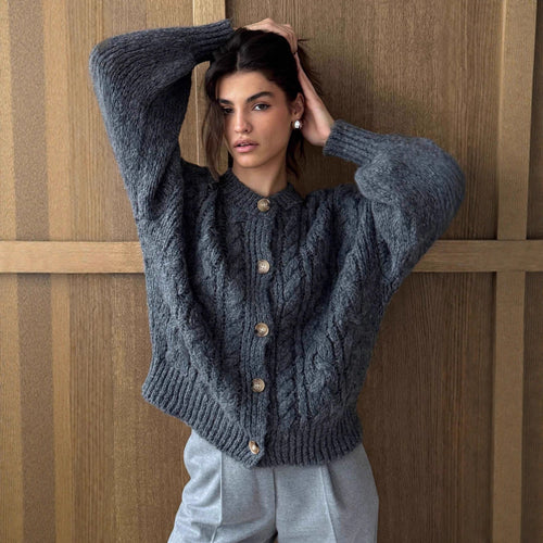 Damen Grobstrickjacke mit eleganter Knopfdetails und voluminösen Ärmeln EB