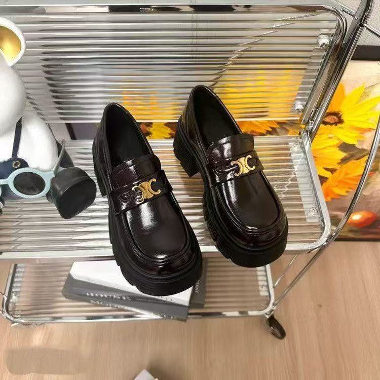 Damen Elegante Loafer mit goldenen Akzenten und dicker Sohle EB