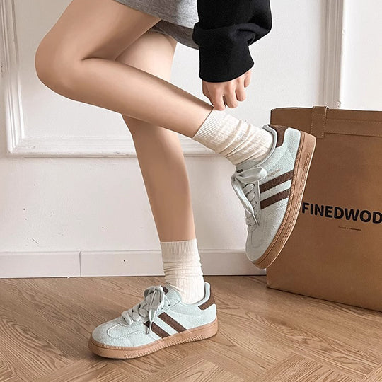 Damen Sneakers mit hochwertigem Velours-Obermaterial und rutschfester Gummisohle EB