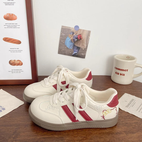 Damen Sneakers im verspielten Design mit Hello Kitty-Applikationen EB