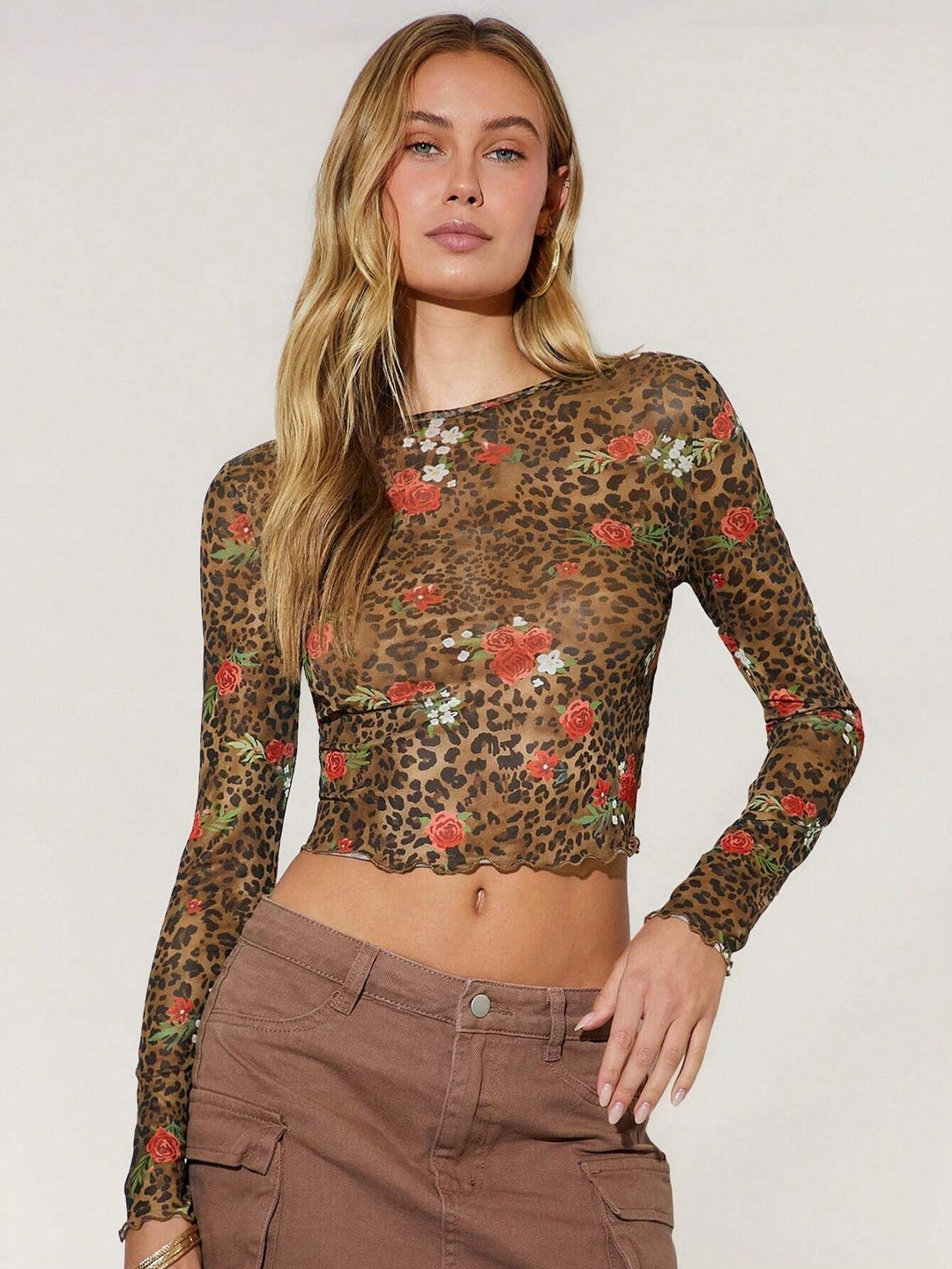 Damen Cropped Langarmshirt mit einzigartigem Leoparden- und Blumenmuster EB