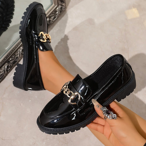 Damen modische Loafers mit glänzender Oberfläche und trendiger Kettenverzierung EB